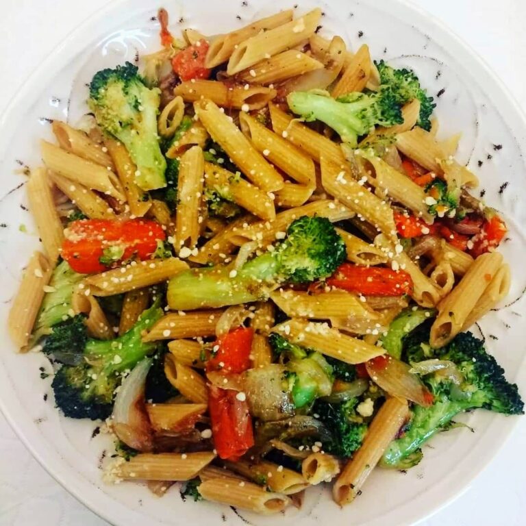 Pasta in vegetable sauce recipe image