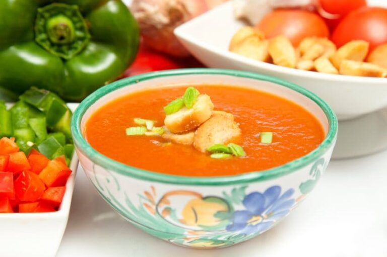 Three-color bell pepper soup recipe image