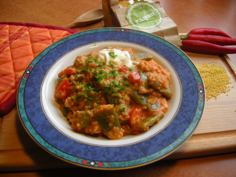 Green beans with bell peppers, rosemary, and millet recipe image