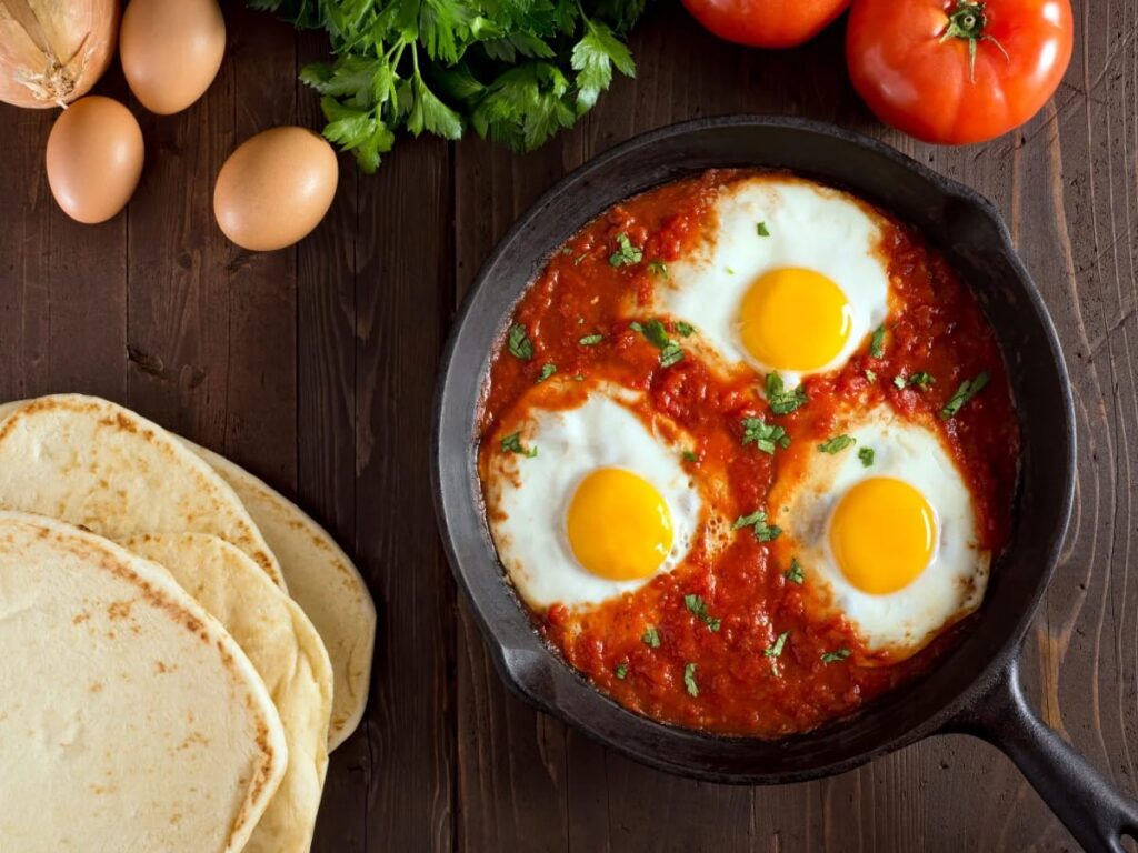 Eggs in tomato sauce